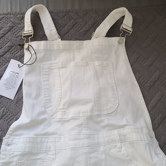 Overall - Picture 2 of 3